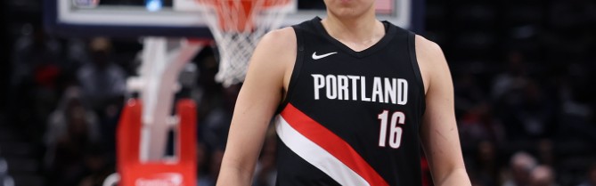 必一运动-杨瀚森NBA生涯季后赛首胜：全场遭弃用躺赢 回主场后能否登场？